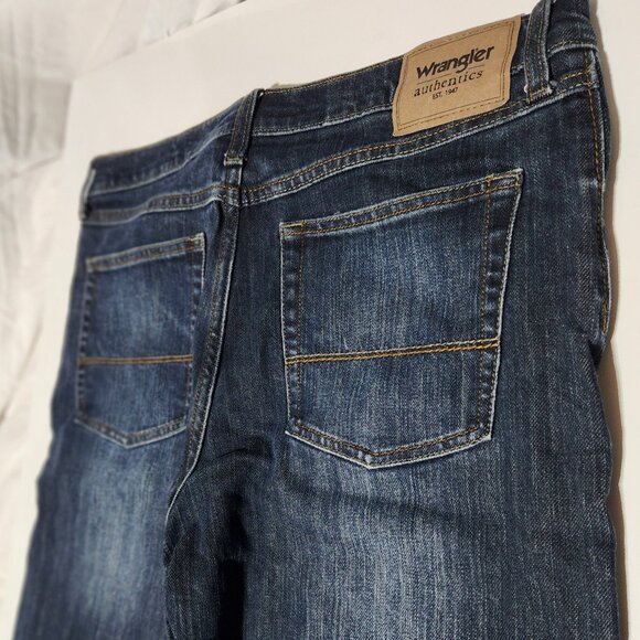 Wrangler Classic Straight-Leg Denim Jeans – Dark Wash  Size 32/32 - Picture 4 of 5